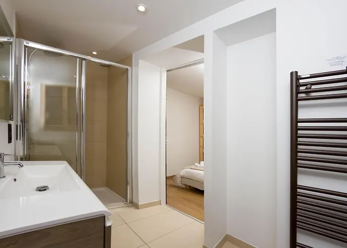 De L'ours - Year 木屋