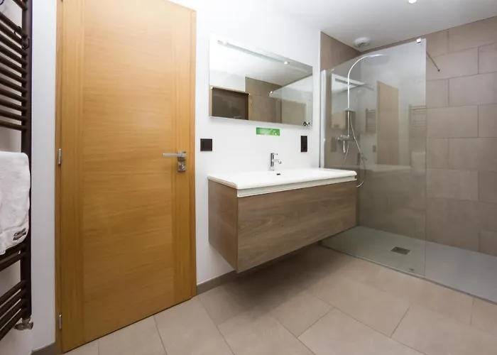 De L'ours - Year Chamonix