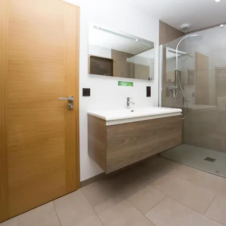 De L'ours - Year Chamonix